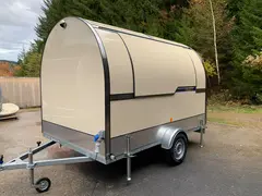 Remorque food truck coloris beige, vue 3/4